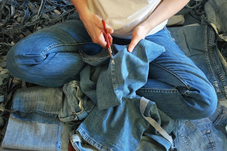 RECYCLED JEANS