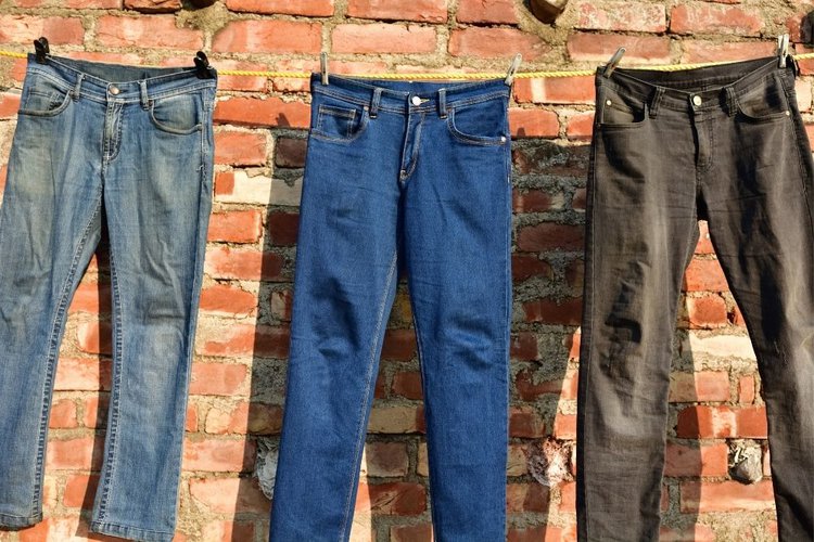 When hanging jeans, smooth out the wrinkles