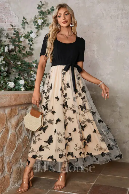 Black and White Embroidered Scoop Short Sleeve A-line Stretch Crepe Lace Midi Dress
